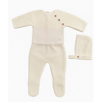 Trajecito bebé tres piezas gorro  xacotex Crema